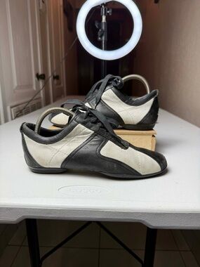 Gucci Black and White Women's
Leather Sneakers Sz 7.5